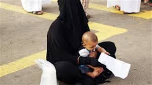 متسولة  كادت تقتل طفلها