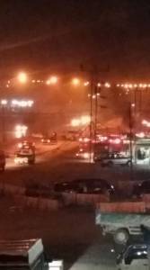 شاب يحرق كاوشوك ويغلق شارع الستين احتجاجا علىتسميم كلبه في سحاب