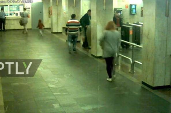 بالفيديو: انفجار سجارة الكترونية في حقيبة إمراة