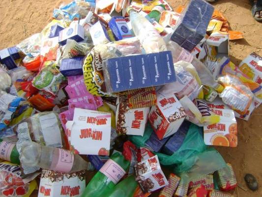 اتلاف طن من المواد الغذائية الفاسدة