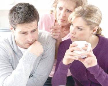 حدث في عمان : قالت لابنها (طلقها وبزوجك ست ستها) فحكمت المحكمة بحبسها