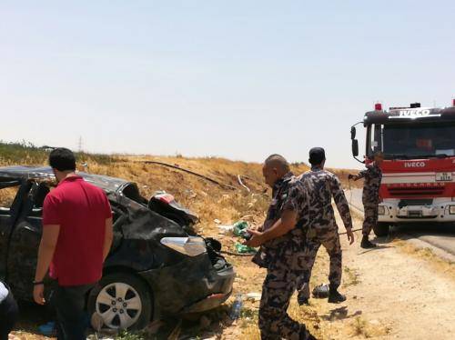 اصابة 5 اشخاص اثر تدهور مركبه في مادبا .. صور