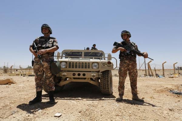 الاردن يتسلم من الولايات المتحدة ٢٥ عربة عسكرية ..فيديو