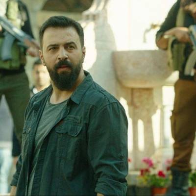 شبيه تيم حسن يثير جدلاً كبيراً – بالصورة