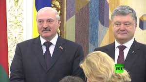 فتاة تتعرى أمام رئيسي دولتين وتتهم بالشغب