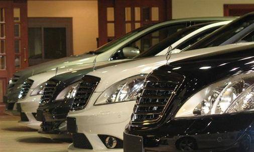 رجل أعمال يتنازل عن أملاكه لوالده وأبنائه خوفا من الملاحقة