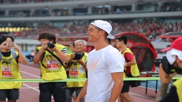 بالفيديو.. ترحيب حار برونالدو في الدوري الصيني لكرة القدم