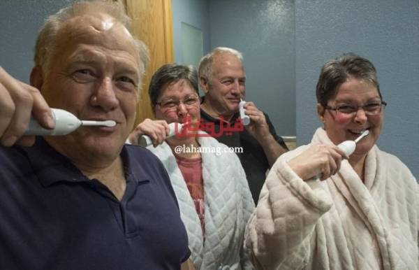 صور مدهشة  شقيقان توأم تزوجا شقيقتين توأم... الشبه خارج حدود التصوّر