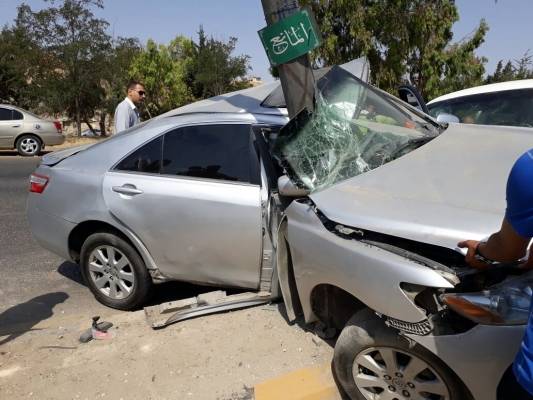 ٥ إصابات بحادث مروع في عمان..صور
