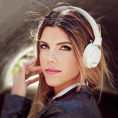 بالصور حسناء برازيلية... أجمل قائدة طائرة على الإطلاق!