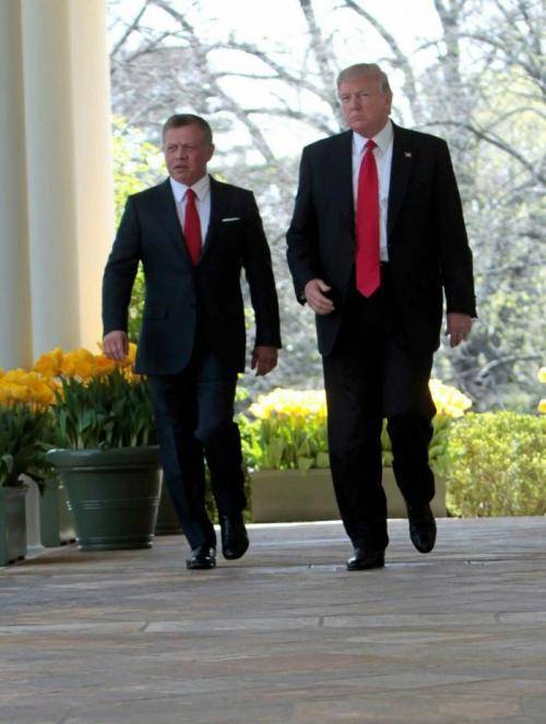 الملك يجري اتصالا هاتفيا مع ترمب