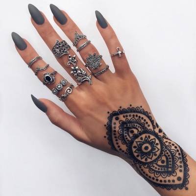 2000 درهم غرامة استخدام الحناء السوداء في دبي