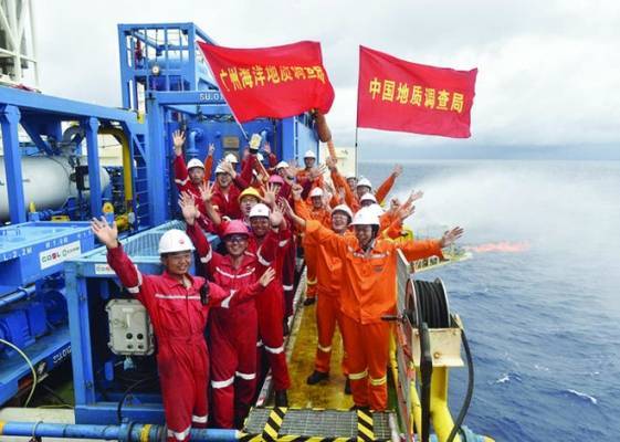 الصينيون ينصبون منصة حفر لاستخراج الغاز من الثلج