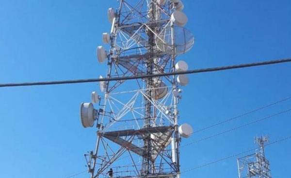 بالفيديو.. محاولة انتحار من اعلى برج اتصالات وسط اربد