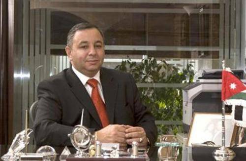 الخشمان يقدم طائرتين لنادي الفيصلي ومشجعيه