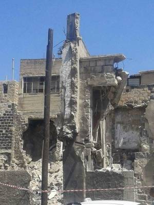 انهيار عمارة وسط مدينة اربد ( صور )