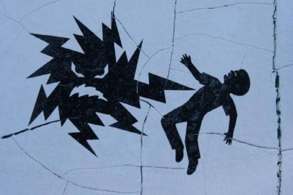 وفاه طفل مصري صعقا بالكهرباء بالكرك