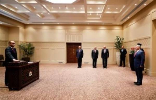 المحيسن والقطارنة يؤديان اليمين القانونية أمام الملك