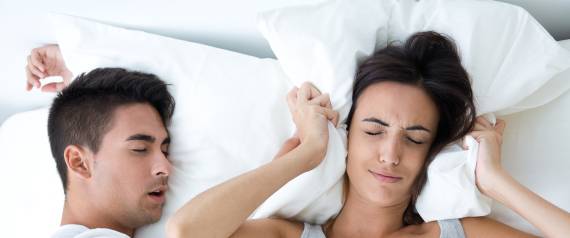 هذه قائمة الأمراض التي يصيبك بها شخير زوجك
