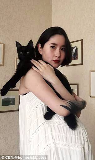 الأبنة الصغرى لرئيس قيرغيزستان تنشر صورتها عارية وهي ترضع طفلها