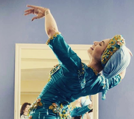 بعد وفاة راقصة واعتزال أخرى: محكمة تقرر اعدام راقصة مصرية.. اليكم السبب!!