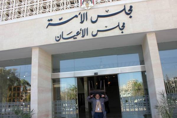 الأعيان يقر الشركات والرقابة والتفتيش على الانشطة الاقتصادية المعدلين