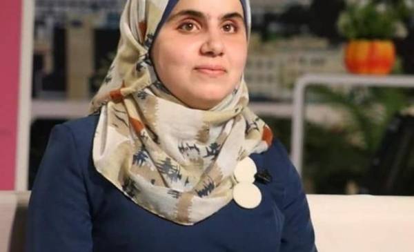 هذه قصة الطالبة الكفيفة التي شمخت ملكا بها  شاهد تميّزها