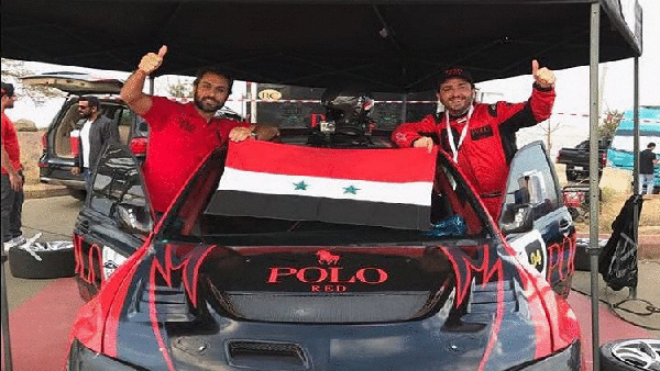 رفع العلم السوري في السعودية!