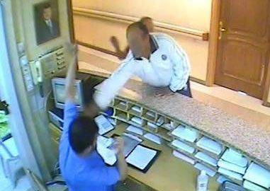 الأطباء : نطالب بتغليظ العقوبات على المعتدين ، و لا لنظام الشكوى ضد شكوى