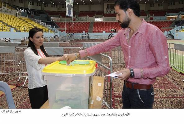 210 آلاف ناخب ادلوا بأصواتهم في جميع محافظات المملكة حتى العاشرة صباحاً