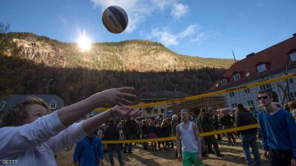 بالصور.. شمس صناعية تضيء مدينة نرويجية