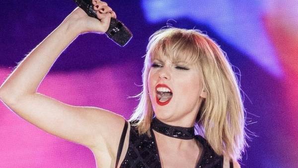 تايلور سويفت تكسب دعوى تحرش جنسي  والتعويض دولار واحد ؟؟