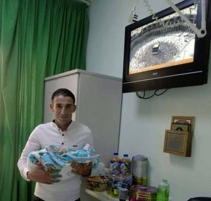 اردني يطلق على ابنه اسم .... فيصلي (صور)