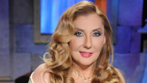 انتقادات لاذعة بسبب ملابس نادية الجندي..والجمهور مستاء شاهد