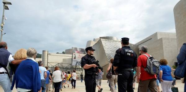 قصة فتاة أسترالية نجت من 3 حوادث “إرهابية” آخرها هجوم برشلونة