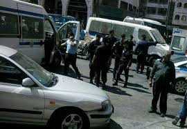 اطلاق نار وطعن بمشاجرة جماعية وسط البلد والشرطة تتدخل