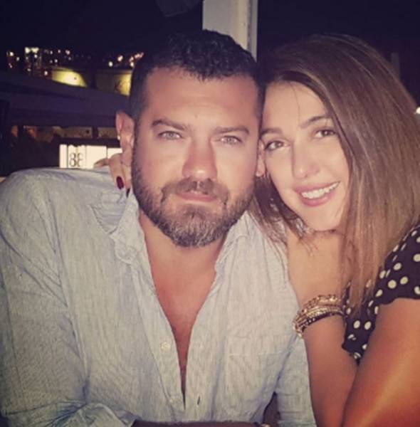 والدة عمر يوسف تسقط مغشياً عليها بسبب قضية المخدرات