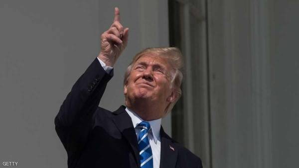 تغريدة مدهشة تنبأت بـفعلة ترامب خلال الكسوف