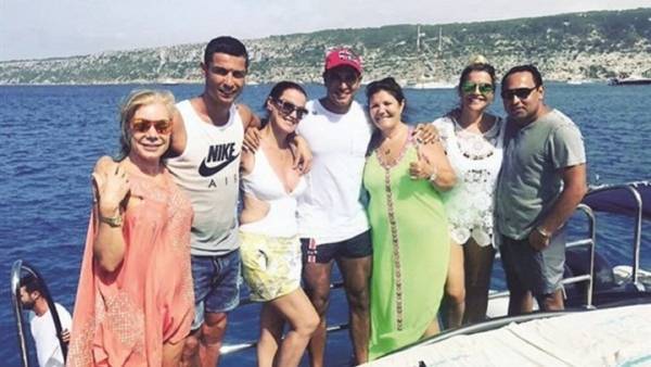 بالصور.. طليق هيفا يستعد للزواج من شقيقة رونالدو!