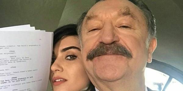 فضيحة بطل جسور والجميلة الستيني غارقا بالقبل مع فتاه صغيره