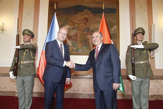 الملقي يبحث مع رئيس مجلس الشيوخ التشيكي العلاقات الثنائية بين البلدين