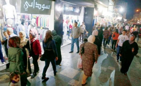 مواطن يعتدي على زوجته واطفاله بعمان ومواطنون يلقنونه درساً