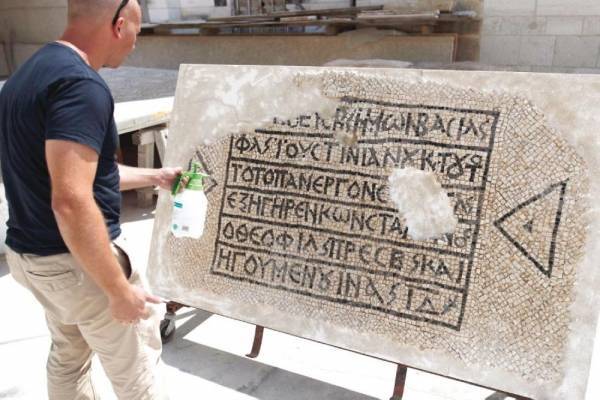 اكتشاف قطعة فسيفساء عمرها 1500 سنة بالقدس
