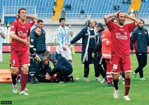 تعرف على أسباب وفاة لاعبي كرة القدم داخل الملعب: الجمهور أحدها!