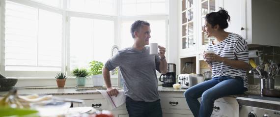 هذا الفستان جميل.. لا أريد ممارسة الجنس حتى تطلبي.. أشهر أكاذيب يقولها الرجال لزوجاتهم