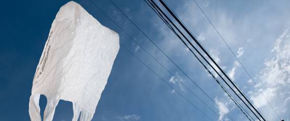 استخدام كيس بلاستيكي في هذا البلد الإفريقي قد يسجنك لـ4 سنوات ويغرِّمك 40 ألف دولار!