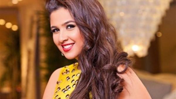 ياسمين عبدالعزيز ترتدي الحجاب شاهد