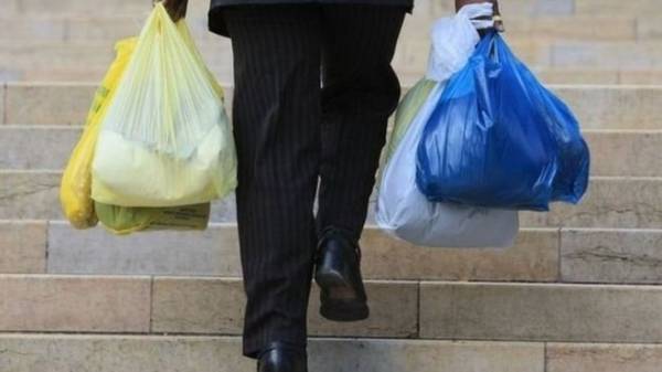 4 سنوات سجن و40 ألف دولار غرامة استخدام كيس بلاستيكي في كينيا