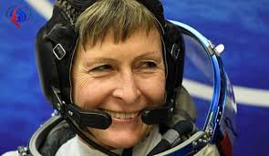 رائدة فضاء تعود للأرض بعد رحلة قياسية