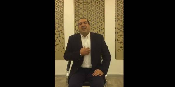 عمرو خالد يردُّ على منتقديه ببث مباشر: صفحتي عليها 30 مليوناً وهذا ما أقوله لمن نشر فيديو عرفة